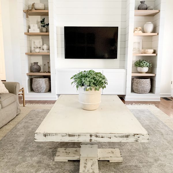How To Decorate Shelves & Bookcases